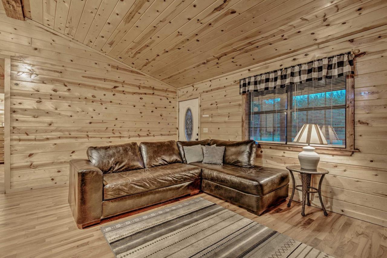 Broken Bow Starlight Cabin With Private Hot Tub! Exteriör bild