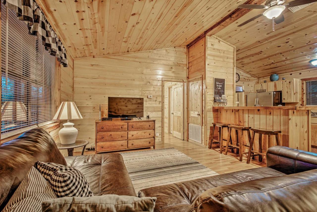 Broken Bow Starlight Cabin With Private Hot Tub! Exteriör bild